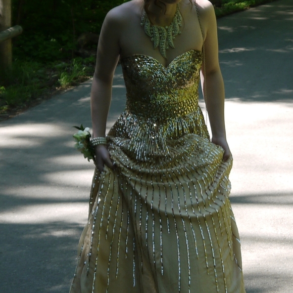 Gold sequined prom dress - Picture 3 of 3